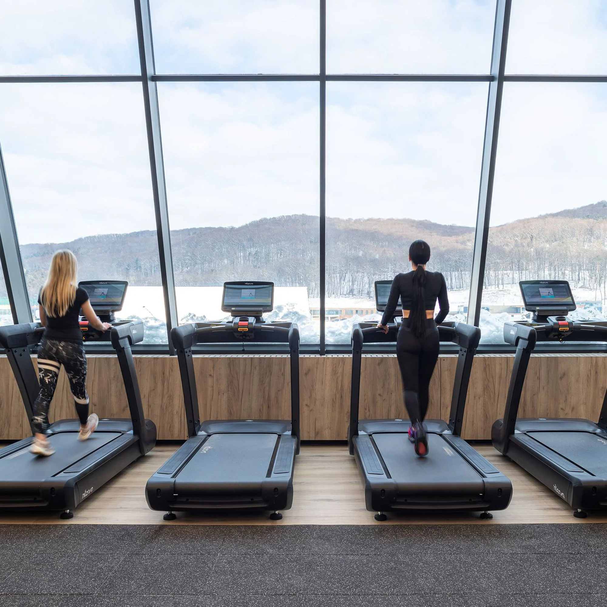 Intenza 550Te2+ Commercial Treadmill with 19" Touchscreen - Image 4